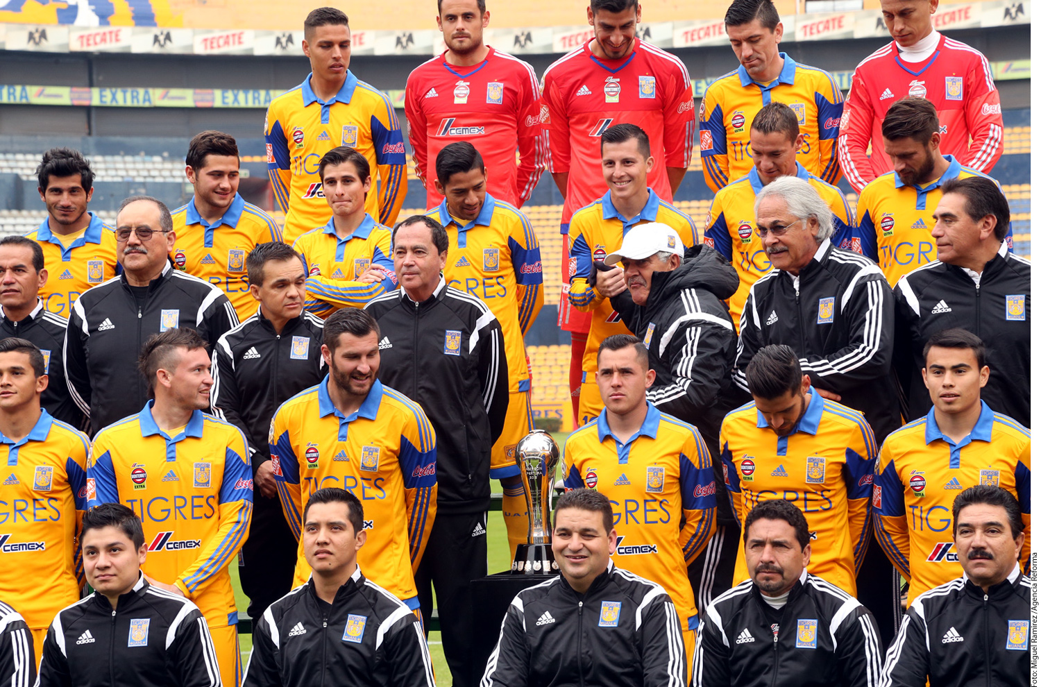 Foto oficial de los Tigres campeones del futbol mexicano
