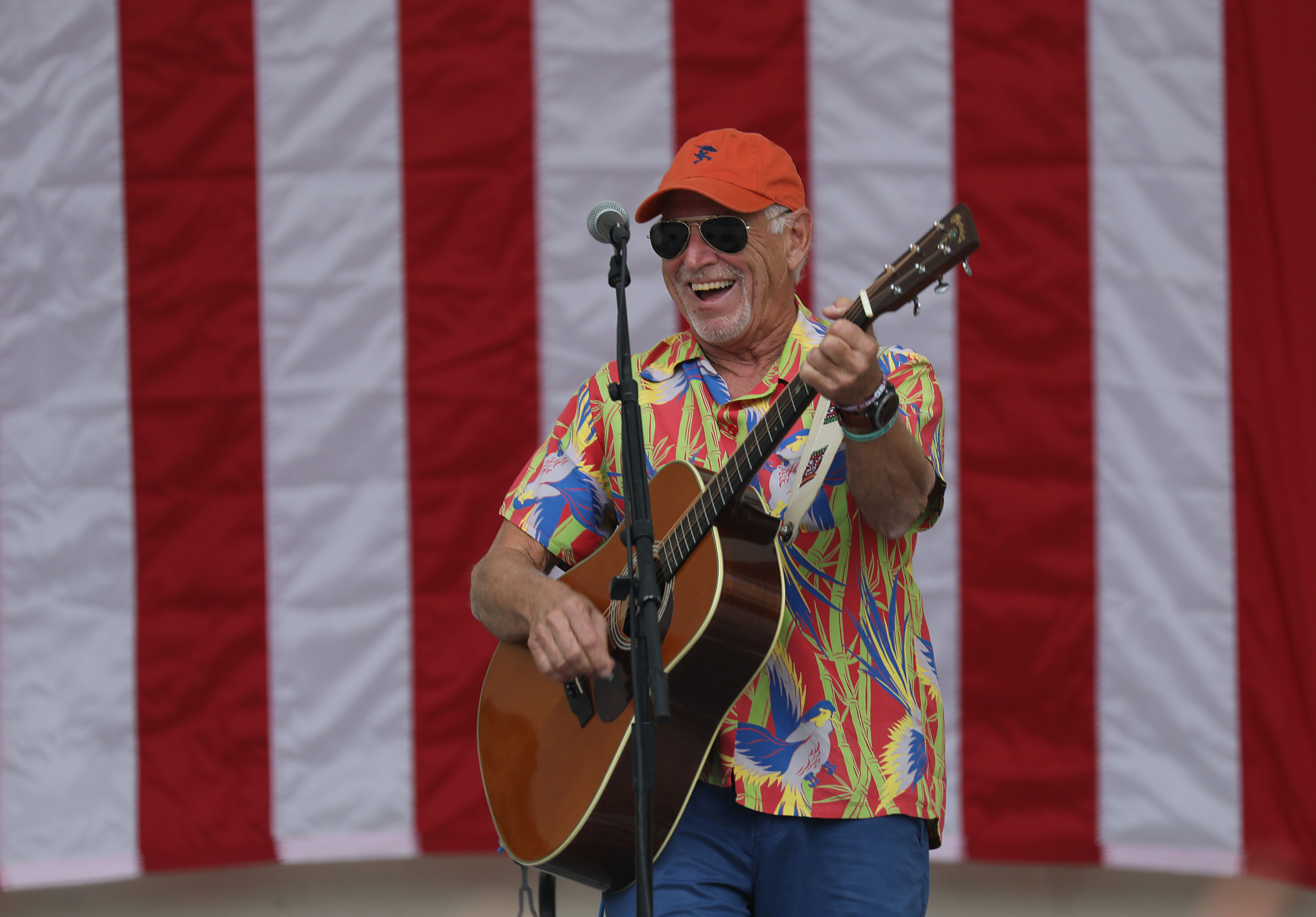 jimmy-buffet-and-the-coral-reefer-band